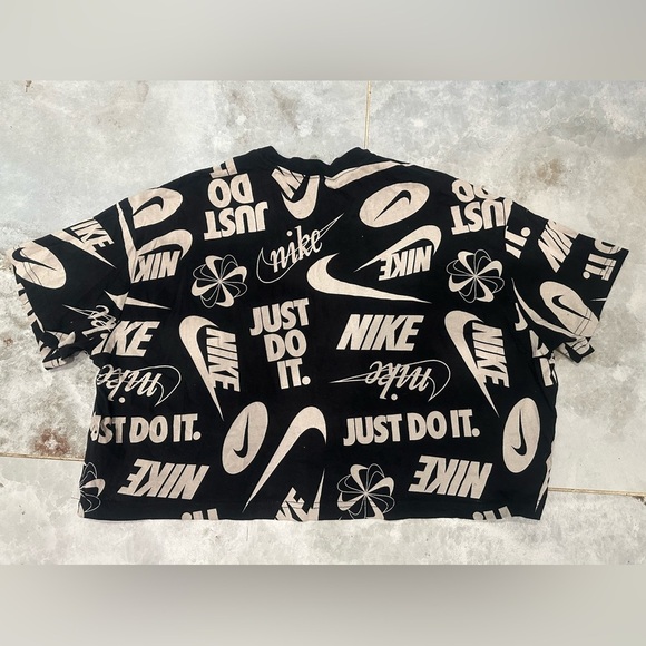 Nike Black Graphic Crop Tee - Picture 8 of 9